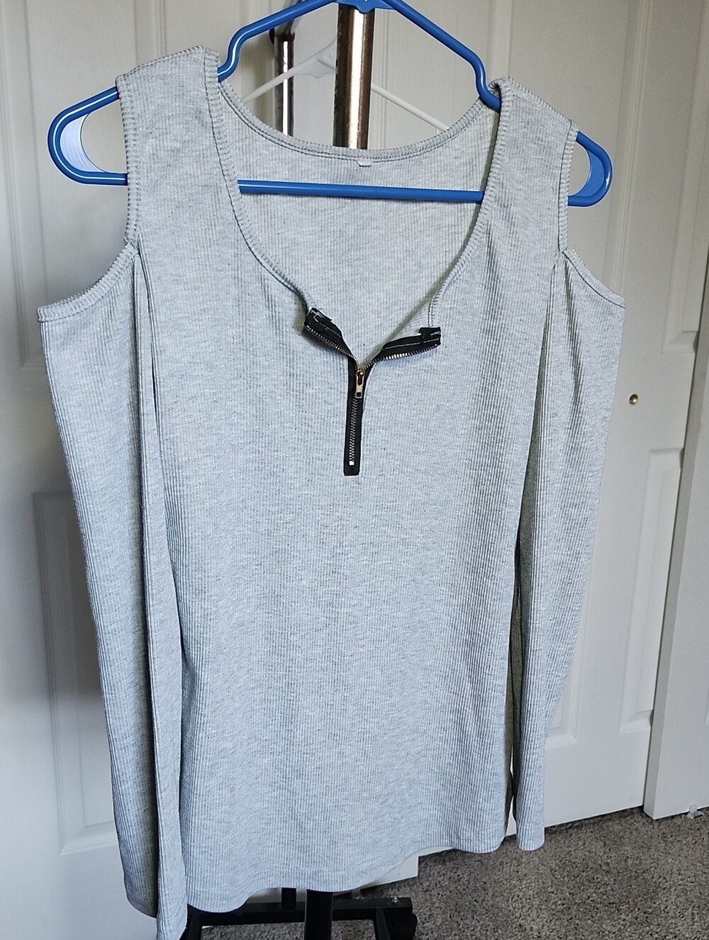 Cold-Shoulder Ribbed Long Sleeve Top with Front Zip - Gray